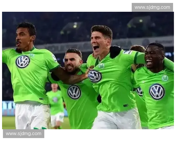 墨西哥激战再掀绿茵风暴呈现激情四溢的巅峰对决瞬间震撼全场竞技